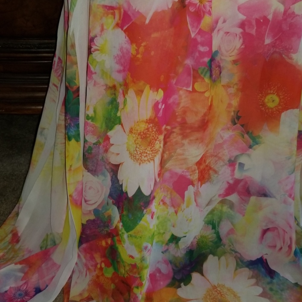 🌷Gorgeous Spring Top🌷 - Picture 2 of 2